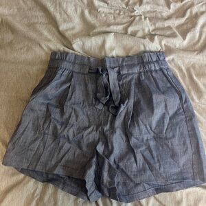 Women’s Ezpress denim shorts with tie. Size M